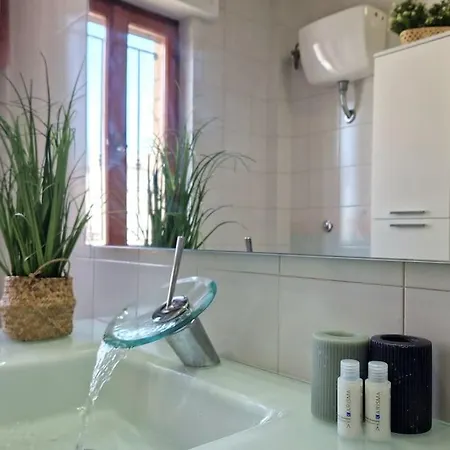 12 Posti Wi-fi A/c Free Parking Jacuzzi