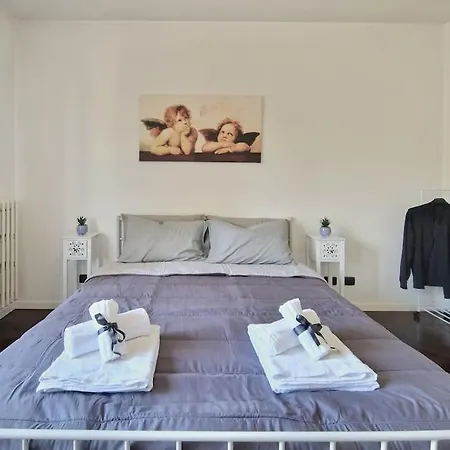 12 Posti Wi-fi A/c Free Parking Jacuzzi