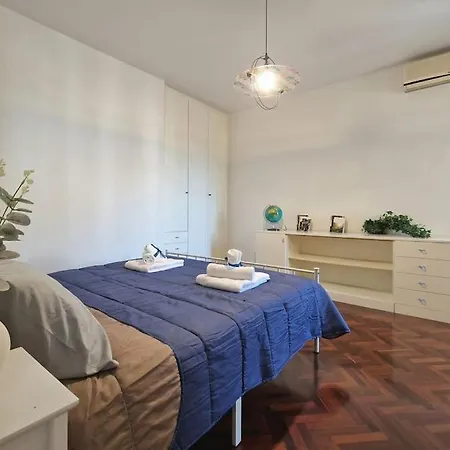 12 Posti Wi-fi A/c Free Parking Jacuzzi Apartment *
