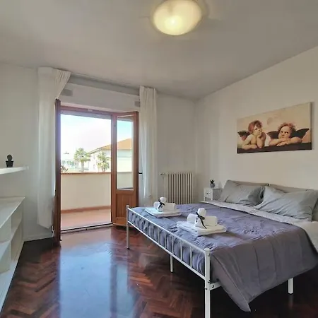 12 Posti Wi-fi A/c Free Parking Jacuzzi * Porto SantʼElpidio