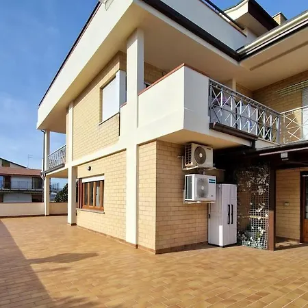 12 Posti Wi-fi A/c Free Parking Jacuzzi Apartment