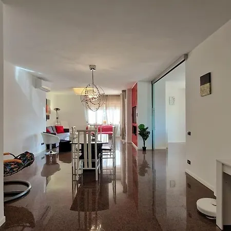 12 Posti Wi-fi A/c Free Parking Jacuzzi *