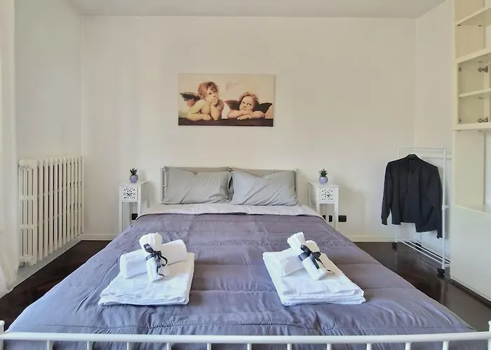 12 Posti Wi-fi A/c Free Parking Jacuzzi