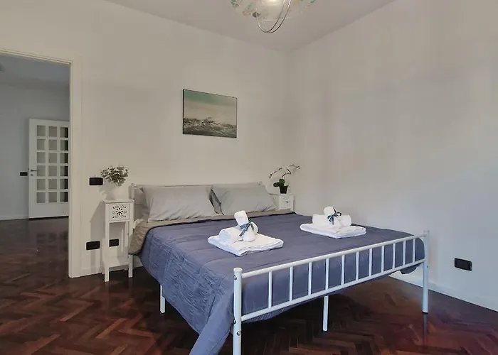 12 Posti Wi-fi A/c Free Parking Jacuzzi *