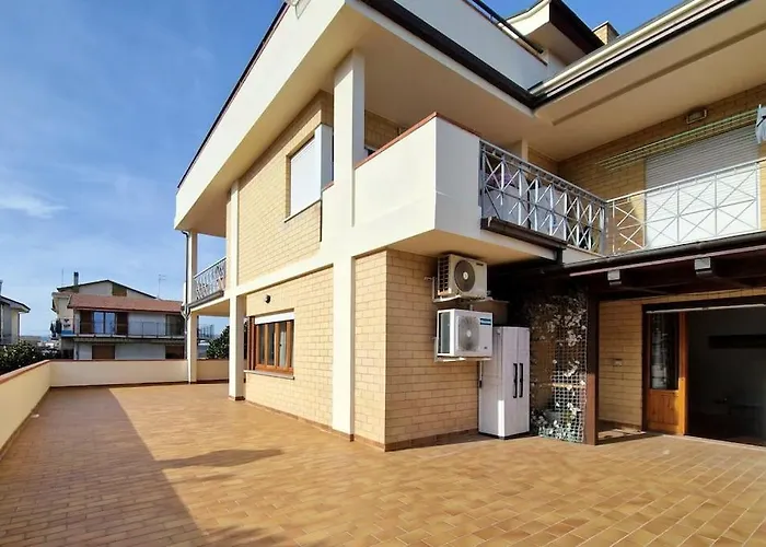 12 Posti Wi-fi A/c Free Parking Jacuzzi Apartment